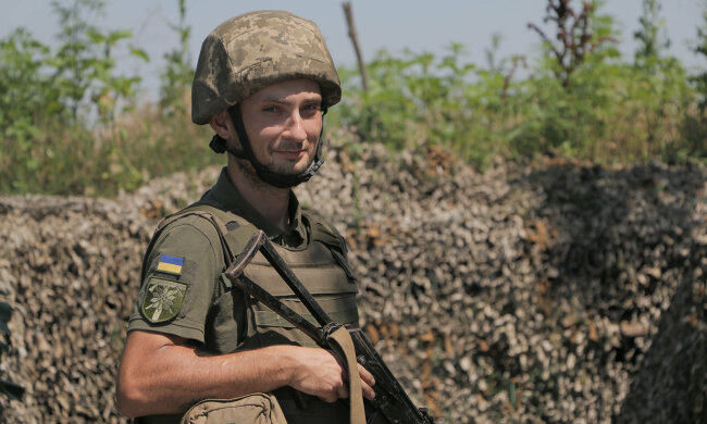 Мужній механік Назар пішов на фронт, аби "воскрешати" бойові машини: "Цю роботу треба любити"