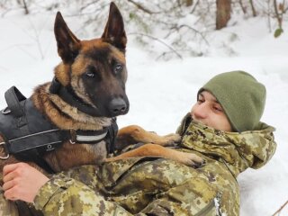 прикордонник з вівчаркою, фото з Facebook