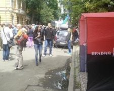 "Правий сектор" встановлює намети на Банковій