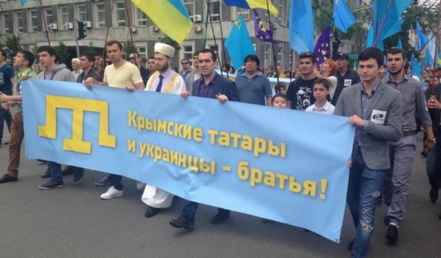Ко Дню крымскотатарского флага волонтеры сняли ролик о единстве (видео)