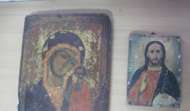 На Сумщині намагалися вивезти до Росії старовинні ікони та раритетні ваги