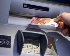 Банкомат у Європі. Фото з відкритих джерел