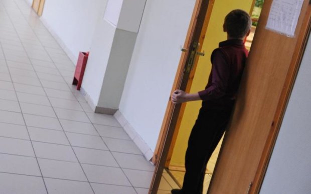 Добро пожаловать в сортир: чиновники решили "попиариться" в туалете школы