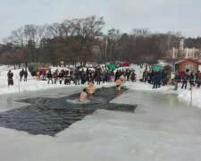 Водохреща-2020 у Києві: як не покалічитися у ополонці та оздоровитися на рік вперед