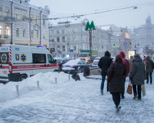 Киевляне равнодушно ехали на работу мимо трупа, лежал прямо на перроне: фото