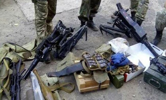 В Луганській області знайшли склад з гранатометами та кулеметами (фото)