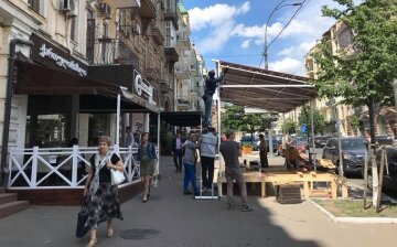 Ненасытная парочка сделала друг другу приятно прямо посреди города: если бы не копы, то...