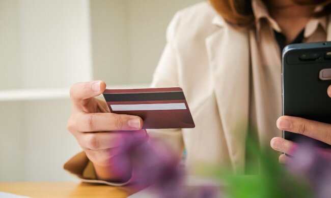 Карткові перекази. Фото з відкритих джерел