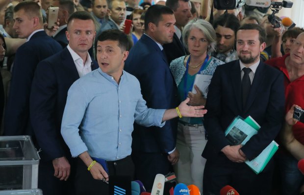 "Наш пріорітет": Зеленський привітав "Слугу народу" потужною промовою