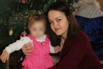 Рак приковал к постели молодую красавицу из Днепра: "Спасите мамочку"