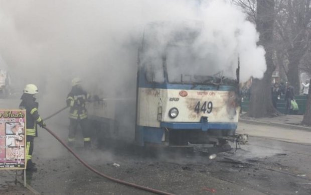 Львівський трамвай спалахнув на ходу: відео