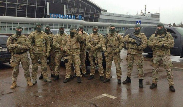 Фирташа в аэропорту "Борисполь" встречал спецназ (фото)