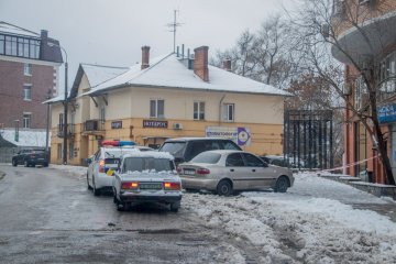 Під Києвом жінка виявила в канаві понівечений труп: виволік та втопив