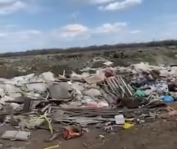 Франковчанина наказали лопатой за свалку под носом у соседей