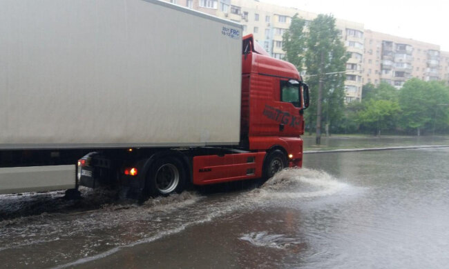 Мощный ливень в Одессе, фото: Думская