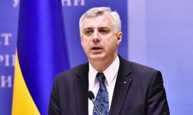 Кабмін знову урізає витрати на освіту