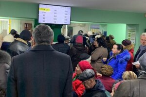 Очереди за пенсией в Днепре, фото Макса Бужанского