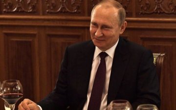 Таинственная спутница Путина: у пользователей свое мнение