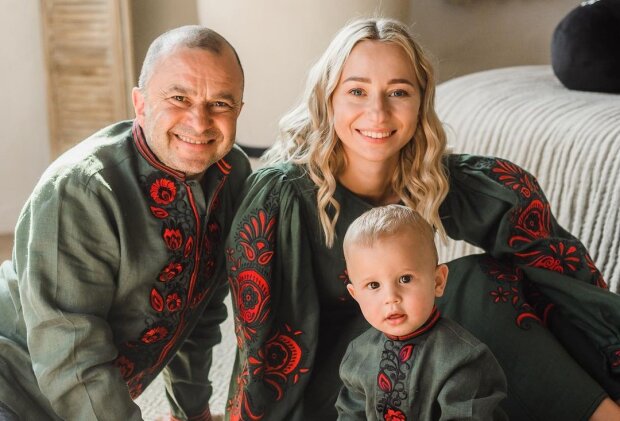 Репяхова и Павлик с сыном, фото из Instagram