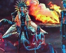 Рианна перевоплотилась в последнюю женщину на Земле