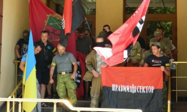 "Правий сектор" розігнав мітинг проти запорізького прокурора (фото, відео)