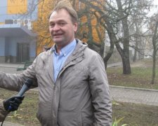 Я не сяду: неадекватный чиновник оставил журналистов без телефонов