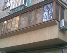 Падіння балкону ледь не вбило двох львів'ян