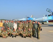 Воздушные асы показали обратную сторону авиашоу