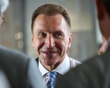 Замурували вікна: сусідам олігарха крупно не пощастило