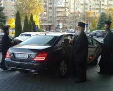 На Bentley не хватает: соцсети возмутили новые церковные правила 