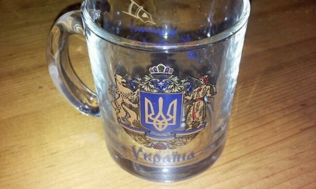 Російський завод штампує "бендерівські" чашки (фото)