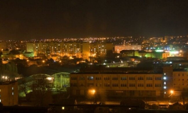 Вночі йорданець врізався в електроопору у Вінниці