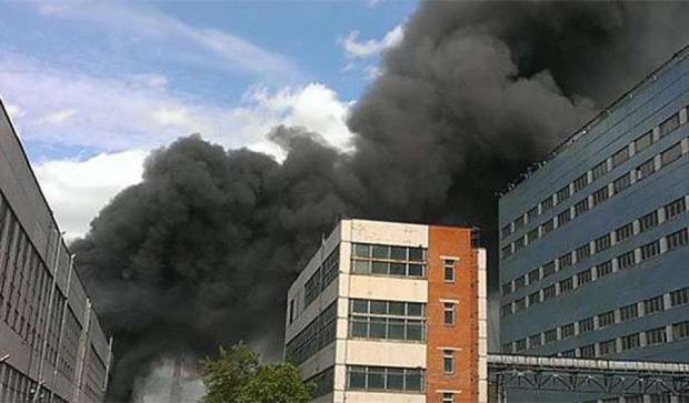В Москве горит здание  ЗИЛа (фото, видео)