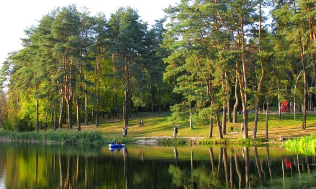 Голосіївський парк