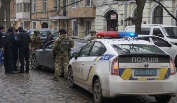 В Одессе обыскивают иногородние авто