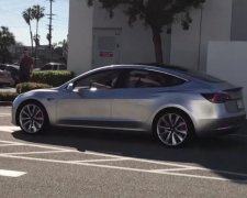 Бюджетный Tesla Model 3 впервые протестировали