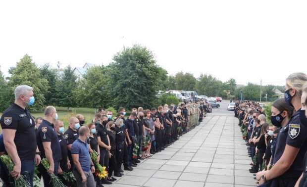 Під Дніпром жорстоко застрелений поліцейський отримав орден "За мужність" посмертно - врятував напарника цiною життя