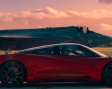 McLaren  против истребителя, скриншот видео