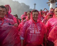 Зеленський вивалив в мережу фото в білизні, українці дивуються: "Як там комуналка?"