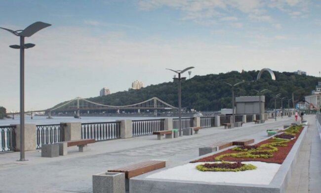 Поштову площу повністю  облаштують до Дня Незалежності