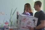 У Франківську породіллям впарюють папірці замість "пакету малюка" - ні підгузків, ні повзунців