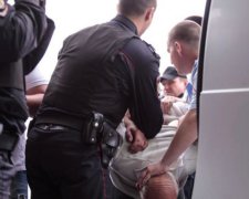 Гарант повернувся: екс-президент здався копам
