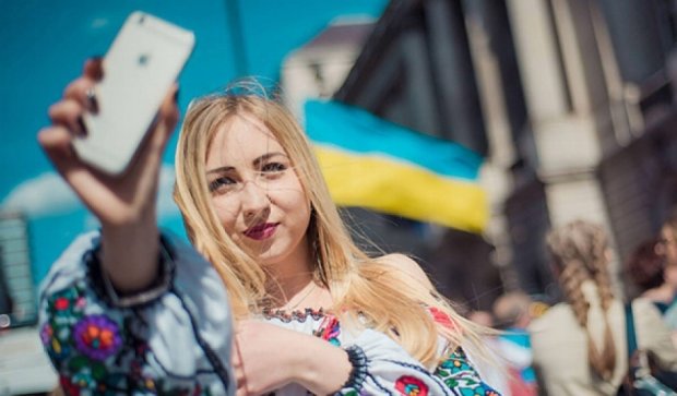 Украинцы провели в Лондоне марш вышиванок (фото)