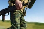 Під Києвом затримали охоронця Міноборони з «калашем»