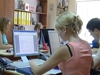 Офісні працівники. Фото: скриншот Youtube