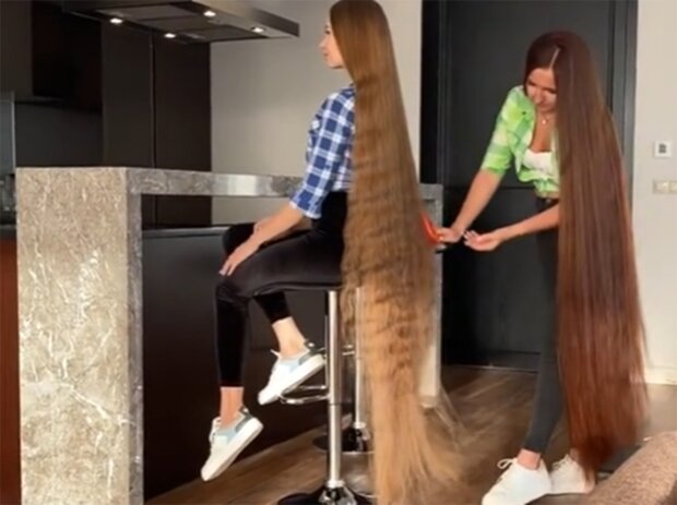 Девушки с длинными волосами, скриншот