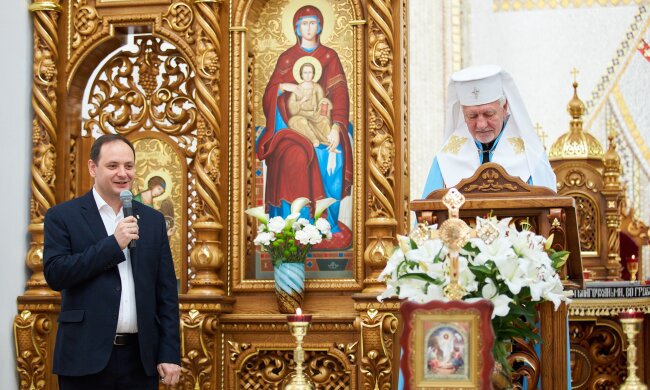 Руслан Марцинкив помолился за медиков, фото: Facebook