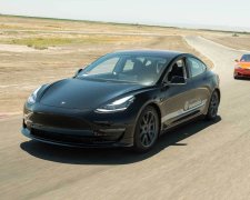 Маск пообещал Европе Tesla 3: цены и скидки