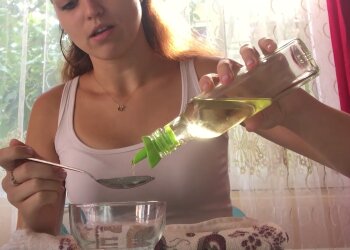 Подсолнечное масло. Фото: скрин youtube