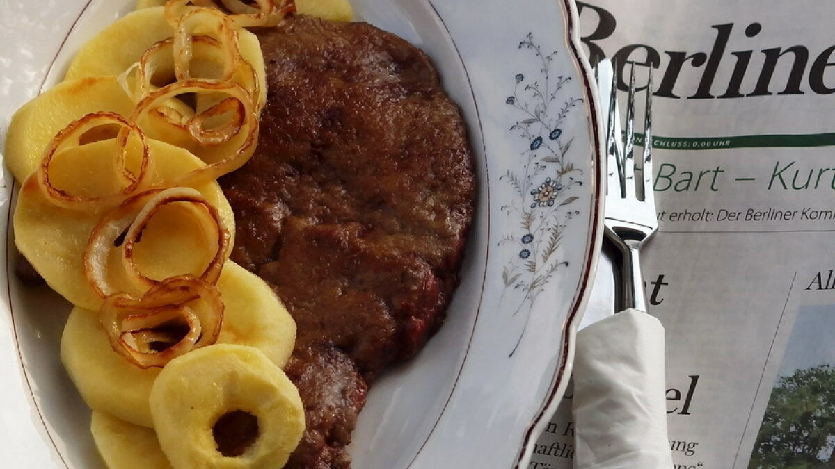 Печень по‑берлински с яблоками: вкусный пошаговый рецепт - ЗНАЙ ЮА